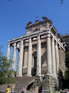 450px-roma-tempio_di_antonio-faustina.jpg